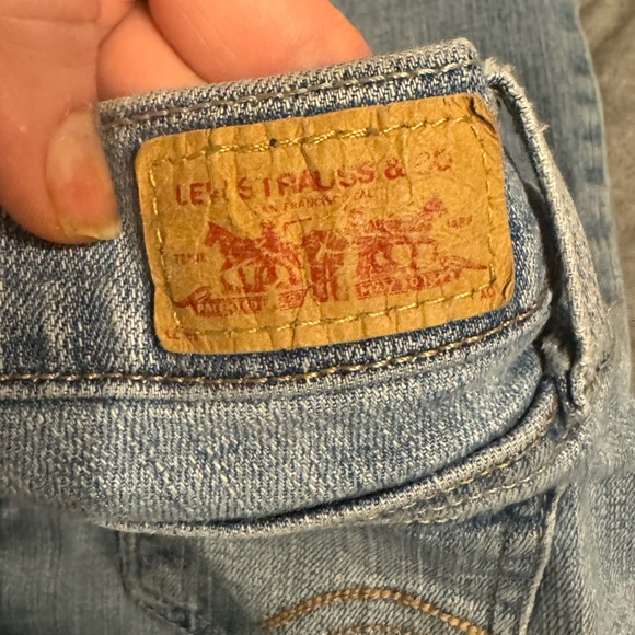 Women’s Levi’s vintage jeans . No staining or damages . Beautiful fading sz 5 - Picture 4 of 12